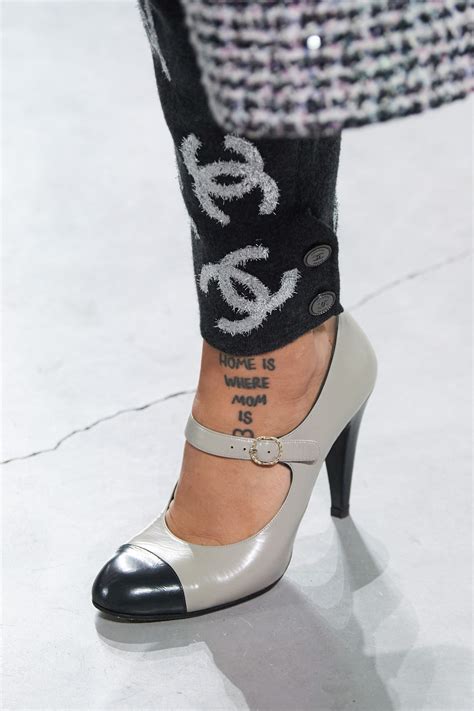 scarpe tipo chanel bicolor|La versione 2022 delle iconiche scarpe bicolor di Chanel.